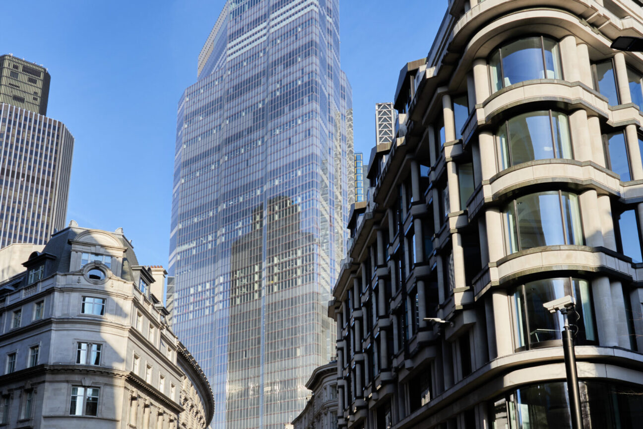 AXA IM at 22 Bishopsgate - 8build